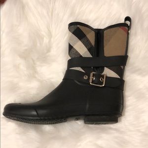 Burberry mid rain boot size 39